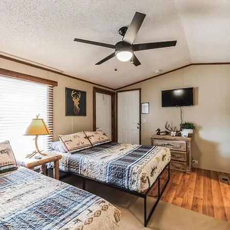 Gone Fishin'Suite 4 - Lodges At Fossil Creek Hotel Room